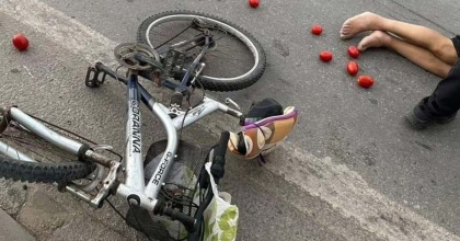 KUŞADASI’NDA BİSİKLETE OTOMOBİL ÇARPTI: 1 ÖLÜ