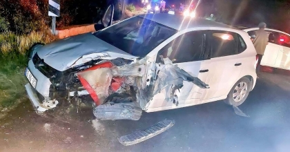 KÜTAHYA'DA İKİ OTOMOBİL ÇARPIŞTI: 1 ÖLÜ, 1 YARALI