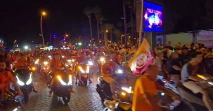 MARMARİS’TE GALATASARAYLILAR GALİBİYET SEVİNCİ İLE SOKAKLARA DÖKÜLDÜ
