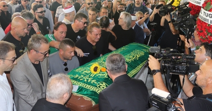 METİN AROLAT'IN CENAZESİ İZMİR'DE GÖZYAŞLARIYLA UĞURLANDI