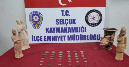 SELÇUK'TA TARİHİ ESER OPERASYONU: 4 HEYKEL VE 36 SİKKE ELE GEÇİRİLDİ