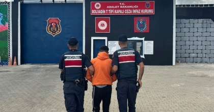 SİLAHLI TEHDİT VE HIRSIZLIK SUÇUNDAN ARANAN ŞAHIS YAKALANDI