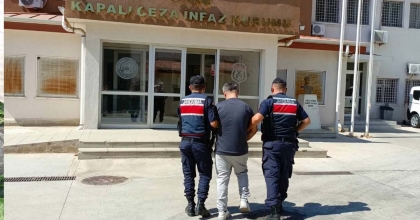 SÖKE’DE GÖÇMEN KAÇAKÇISI YAKALANDI