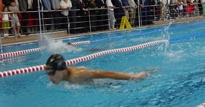 TAVŞANLI'DA KAPALI YÜZME HAVUZU AÇILDI  