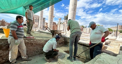 İZMİR'DE ROMALI GLADYATÖRÜN LAHİTİ BULUNDU