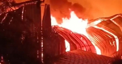 TERSANELER BÖLGESİNDEKİ YANGIN KONTROL ALTINA ALINDI