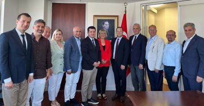 UZAK ÜLKELERDEKİ FUARLARA İZMİR DAMGASI