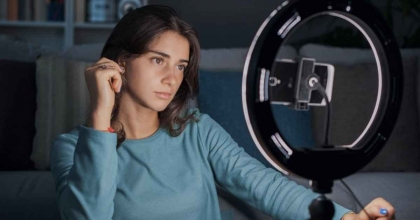 YOUTUBE’DAN MAKYAJ VİDEOLARINA KISITLAMA KARARI