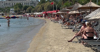 YERLİ TURİSTLERİN TATİL KEYFİ BİTTİ, YABANCILAR DEVAM EDİYOR