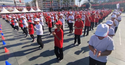 29 EKİM CUMHURİYET BAYRAMI İZMİR'DE COŞKUYLA KUTLANDI