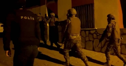 AYDIN’DA TERÖR ÖRGÜTÜ PROPAGANDASI YAPAN ŞAHISLARA EŞ ZAMANLI OPERASYON YAPILDI