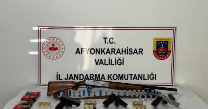 AFYONKARAHİSAR’DA JANDARMA 4 EVE BASKIN YAPTI  