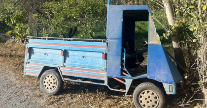 AĞACA ÇARPAN PATPAT SÜRÜCÜSÜ AĞIR YARALANDI