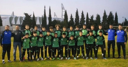 AKHİSARSPOR DİBİ GÖRDÜ