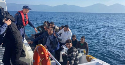 AYDIN’DA 15’İ ÇOCUK 21 DÜZENSİZ GÖÇMEN KURTARILDI