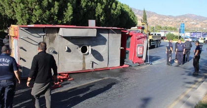 AYDIN'DA İTFAİYE ARACI İLE OTOMOBİL ÇARPIŞTI