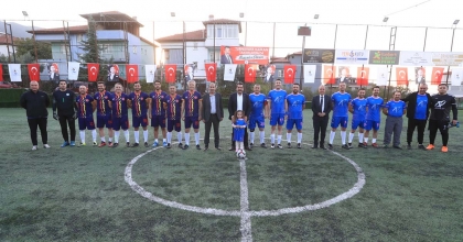 BELEDİYE PERSONELİ SAHADA KAPIŞTI