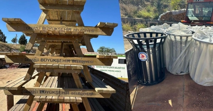 BEYAĞAÇ BELEDİYESİNE BANK VE ÇÖP KUTUSU DESTEĞİ