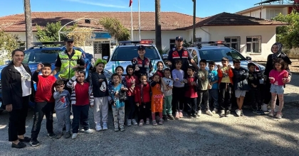 BOZDOĞAN'DA ÖĞRENCİLERE AĞAÇ SEVGİSİ AŞILANDI, TOHUM TOPLARI ORMANLARA BIRAKILDI
