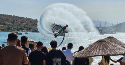 BODRUM'DA TURİSTLER YÜZERKEN BÜYÜK SÜRPRİZLE KARŞILAŞTI