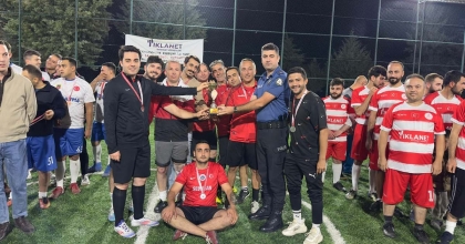 ÇAL'DA KURUMLAR ARASI FUTBOL TURNUVASI DÜZENLENDİ