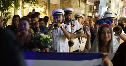 İKİ YAKA, DOSTLUK KONSERİNDE BULUŞTU