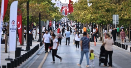 DENİZLİLİLERDEN ÇAMLIK BULVARI'NA YOĞUN İLGİ