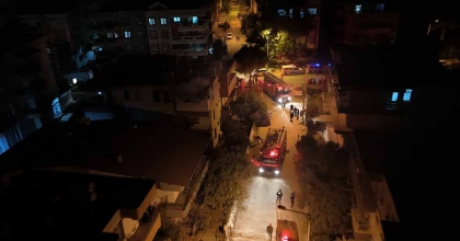 DEVRİLEN ELEKTRİKLİ SOBA YANGIN ÇIKARTTI