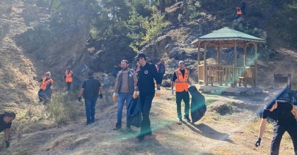 DİNAR’DAKİ ORMANLIK ALANLARDA ÇÖPLER TEMİZLENDİ