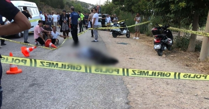 EHLİYETSİZ SÜRÜCÜNÜN ÇARPTIĞI MOTOSİKLETLİ HAYATINI KAYBETTİ  