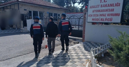 HIRSIZLIK SUÇUNDAN ARANAN ŞAHSI JANDARMA YAKALADI