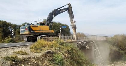 HİSARCIK’TA 70 YILLIK KÖPRÜNÜN YIKIMINA BAŞLANDI