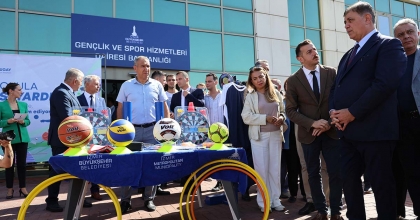 İZMİR BÜYÜKŞEHİR'DEN BİN 518 OKULA 22.5 MİLYON TL'LİK SPOR MALZEMESİ DESTEĞİ