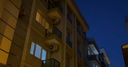 İZMİR'DE EVİNDE YALNIZ YAŞAYAN KADIN BIÇAKLANMIŞ HALDE ÖLÜ BULUNDU