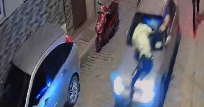 İZMİR'DE POLİSİ KAPUTTA SÜRÜKLEYEN SÜRÜCÜ TUTUKLANDI