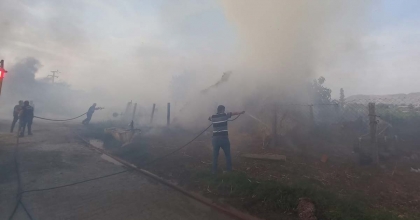 İNCİRLİOVA'DA SAMANLIKTAN ÇIKAN YANGIN BAHÇEYE SIÇRADI