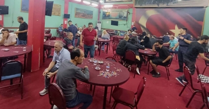 İZMİR'DE 'KOLPAÇİNO' KUMARHANESİNE BİR BASKIN DAHA