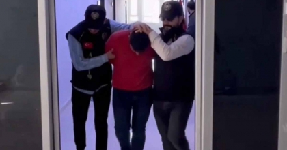 İZMİR'DE AKRABASINI ÖLDÜRÜP KAÇAN ŞÜPHELİ TUTUKLANDI