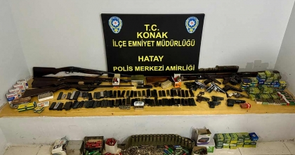 İZMİR’DE ÖLEN KİŞİNİN EVİNDEN CEPHANELİK ÇIKTI