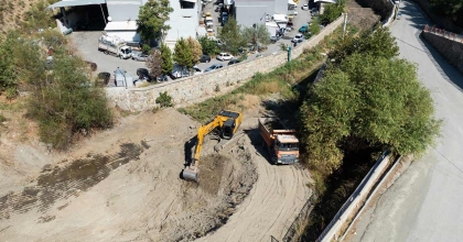 İZMİR'DE TAŞKIN RİSKİNE KARŞI DERELER KIŞA HAZIRLANDI