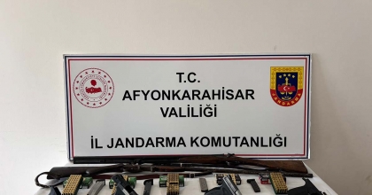 KAÇAK SİLAH SATIŞI YAPMAYA HAZIRLANIRKEN JANDARMAYA YAKALANDI