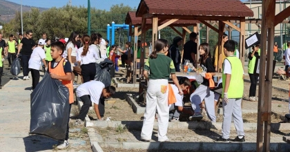 KARACASU'DA DÜNYA YÜRÜYÜŞ GÜNÜ'NDE ÇÖP TEMİZLİĞİ YAPILDI