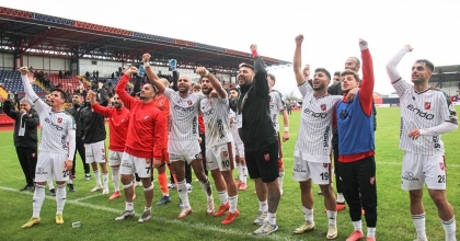 KARŞIYAKA LİDERLİK KOLTUĞUNA OTURDU