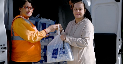 KUŞADASI BELEDİYESİ’NİN SÜT DESTEĞİ YÜZLERİ GÜLDÜRÜYOR