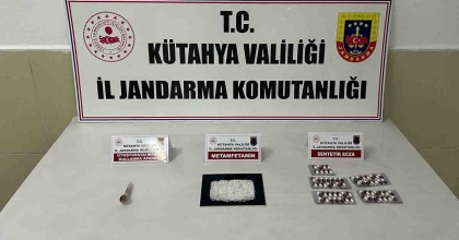 ARACINDA UYUŞTURUCU ELE GEÇİRİLEN ŞÜPHELİ TUTUKLANDI  