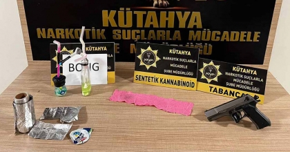 KÜTAHYA’DA UYUŞTURUCU TİCARETİ YAPAN ŞÜPHELİ TUTUKLANDI