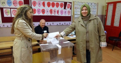 KÜTAHYA'DAKİ ÇİFTE VATANDAŞLAR SANDIK BAŞINDA