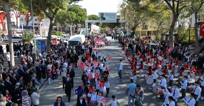 KUYUCAK’TA CUMHURİYET COŞKUSU MEYDANLARA SIĞMADI