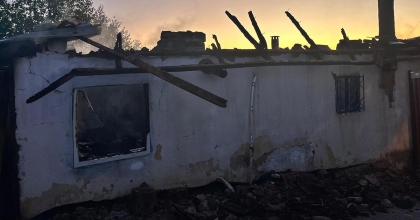 MÜSTAKİL EV YANGINDA KÜLE DÖNDÜ