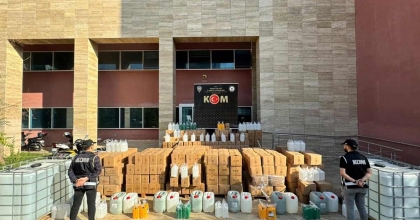 MANİSA'DA EŞ ZAMANLI KAÇAK İÇKİ OPERASYONU